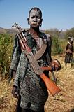 Ethiopia - Tribu etnia Mursi - 06 - Donna con kalashnikov